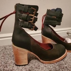 Freebird shoes style Bonnie, in Black. Size 8. Brand new in box.